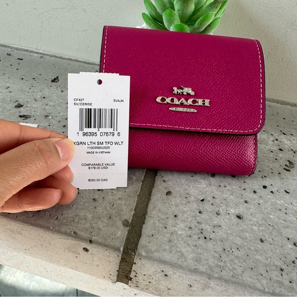 NWT Coach Small Trifold Wallet - Picture 10 of 10